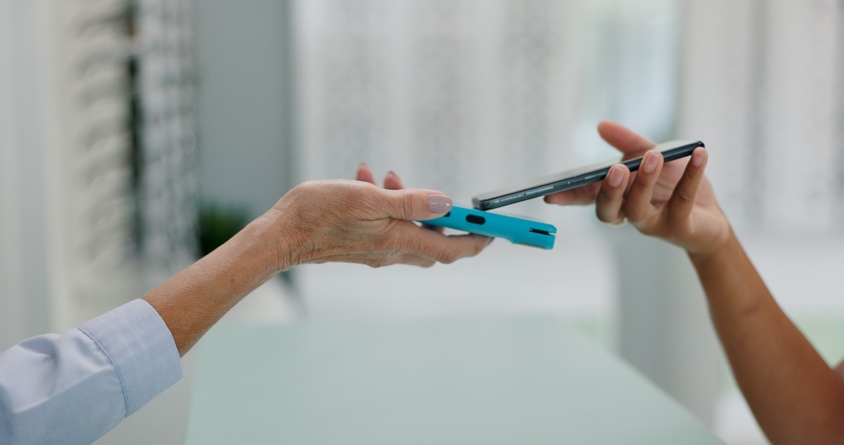 shopping-phone-hands-with-contactless-payment-retail-service-eye-care-store-tap-machine-optometrist-with-customer-with-credit-card-cellphone-purchase-transaction-shop (1)